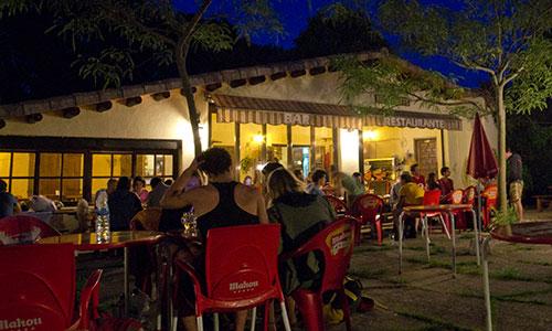 Bar restaurant à Rodellar. Repas, plats variés, sandwiches, café, brasserie.