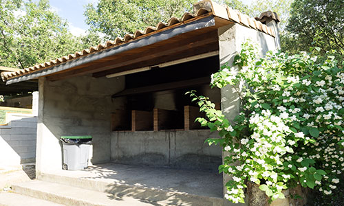 Barbacoas Camping Mascún en Rodellar. Barbacoa en la Sierra de Guara