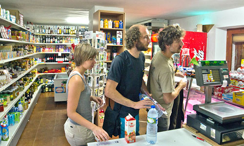 Supermercado, tienda de ultramarinos en Rodellar